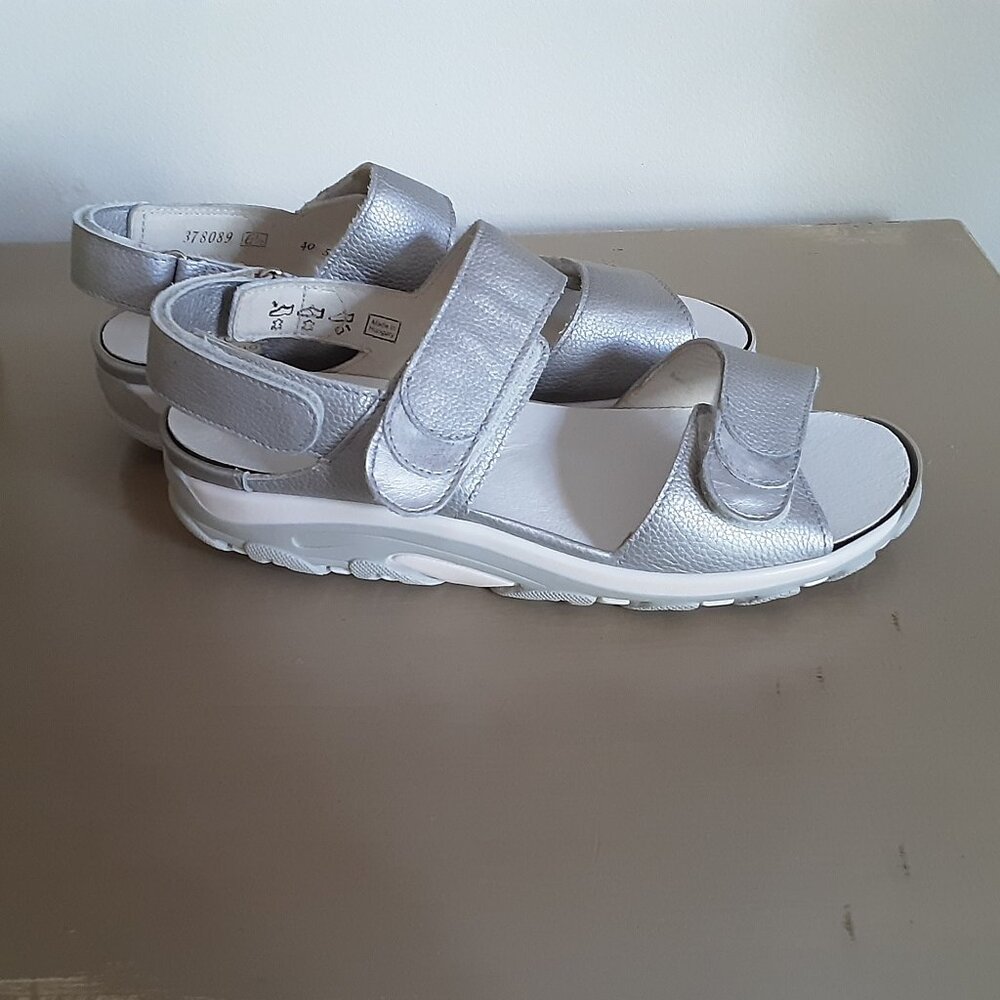🇩🇪 Waldlaufer Sandals - Size 9